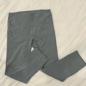 Lululemon Rhino Gray leggings size 6 inseam 22 EUC